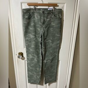 NWT Style & Co. Women's Green Camouflage Straight Leg Jeans Size 18